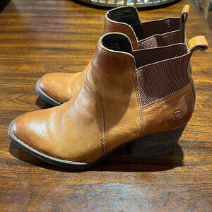 Born Chelsea Boots, Beautiful Saddle Brown Leather - US Women's 8